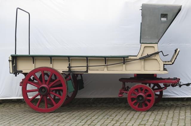 Handelswagen met halfopen bagagecabine en halfopen koetsiercabine, Karrenmuseum Essen